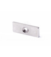 Неодимовый магнит призма 35х15х3 мм с зенковкой 4/8 мм Неодимовый магнит призма 35х15х3 мм с зенковкой 4/8 мм